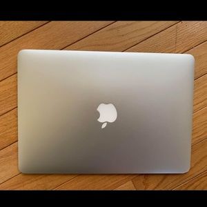 Apple MacBook Air MJVE2LL/A 13-inch Laptop 1.6GHz Core i5,4GB RAM,128GB SSD